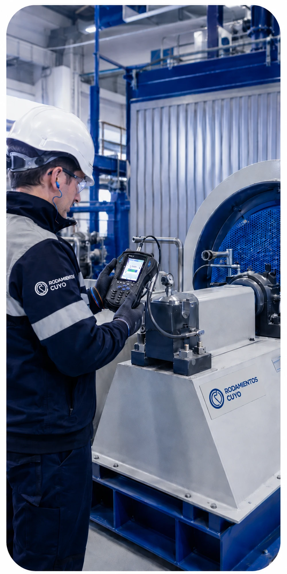 Técnico de Rodamientos Cuyo realizando balanceo dinámico con analizador de vibraciones en equipo rotativo